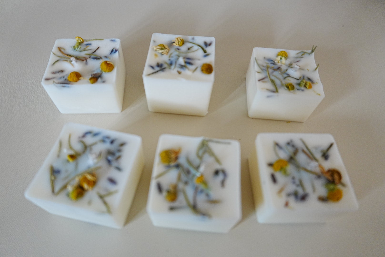 Zhé Zhō 折衷手作 | 法式慢生活｜普羅旺斯 Petite 手工花草蠟燭 | 融蠟燈蠟塊 | 手工訂製 客製化香味